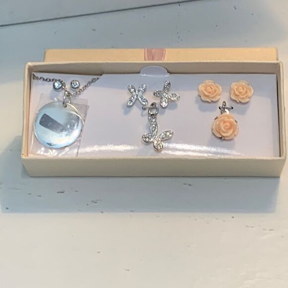 18-20” Silver Toned Necklace Earrings and Charm Set - Picture 1 of 4